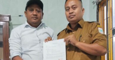 Foto: Kades Meraran, Abdul Kadir bersama BPD Meraran, Andi Waku.
