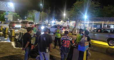 Foto: Polsek Poto Tano saat melakukan pengawasan di Pelabuhan Poto Tano (dok. Polres KSB)