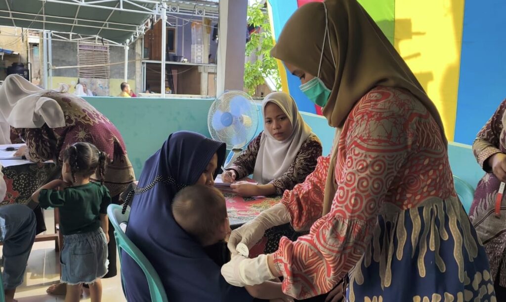 Foto: Pelayanan Posyandu Air Suning (dok. Media KSB)