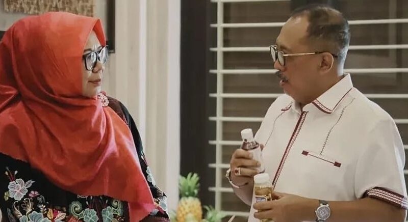 Kunjungan Pemerintah KSB ke Pemkot Surabaya, Wabup KSB (kiri). (prokopimsumbawabarat)