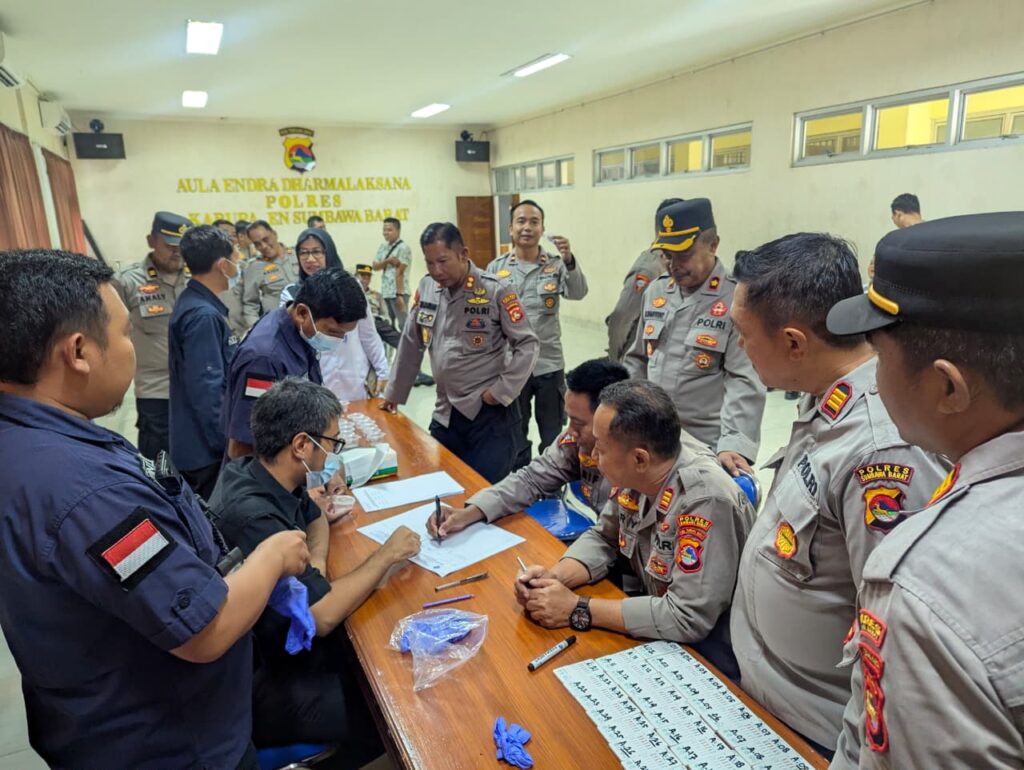 Foto: Tes Urine Personel Polres KSB Bersama BNNK Sumbawa Barat