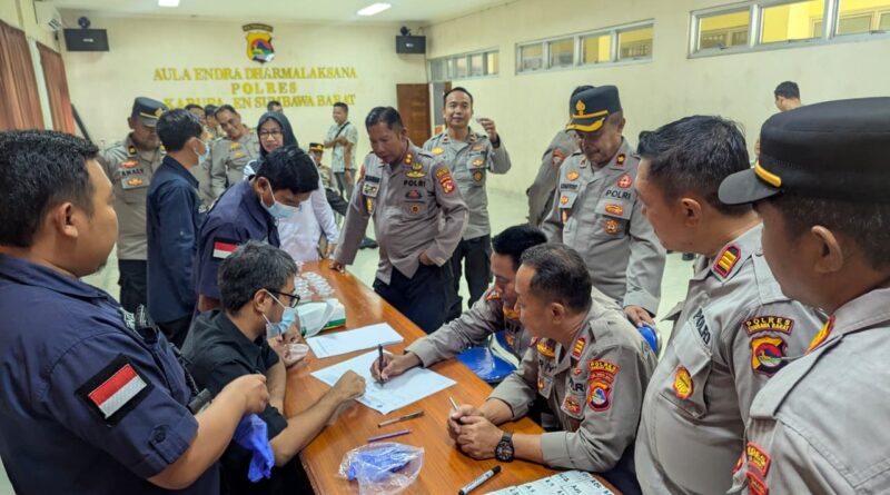 Foto: Tes Urine Personel Polres KSB Bersama BNNK Sumbawa Barat