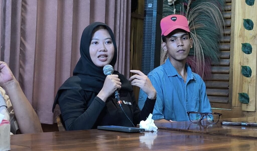 Foto: Ahyati Mulya (Aya) bersama Michael Gabriel Lele (Kael) saat menceritakan pengalaman mereka menerima beasiswa AMMAN Scholars