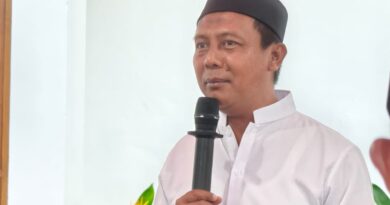 Foto: Bupati KSB, H. Amar Nurmansyah saat berbuka bersama dengan insan pers Sumbawa Barat