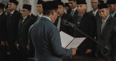 Foto: Prosesi pengucapan sumpah jabatan oleh Bupati KSB kepada Pimpinan OPD yang dilantik