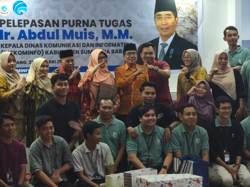 Foto: Pelepasan Purna Tugas, Kepala Diskominfo KSB, Abdul Muis (dok. Media KSB)