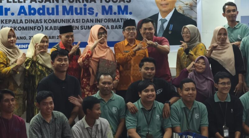 Foto: Pelepasan Purna Tugas, Kepala Diskominfo KSB, Abdul Muis (dok. Media KSB)