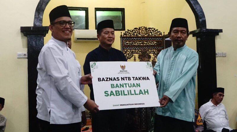 Foto: Safari Ramadhan Gubernur NTB, Muhammad Iqbal di Desa Seteluk Tengah, Seteluk, Sumbawa Barat