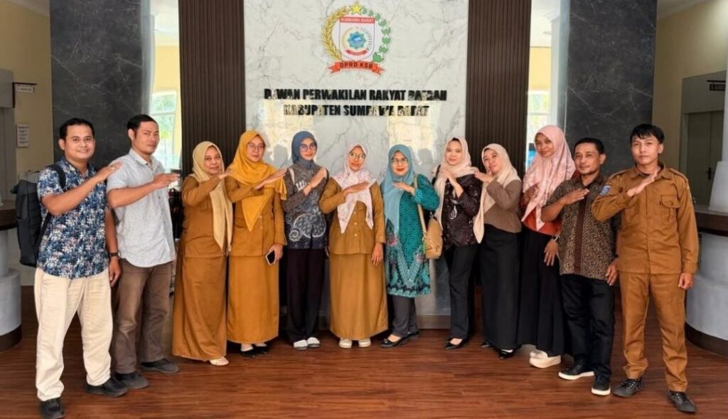 Foto: Sekretariat DPRD KSB bersama Sekretariat DPRD Sumbawa