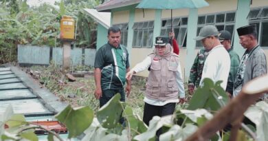 Foto: Wabup KSB, Hj. Hanipah Saat Mengunjungi Warga Terdampak Banjir