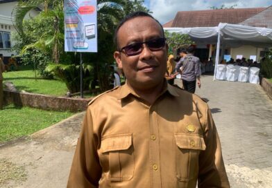 Foto: Kades Pasir Putih, Maluk, Ahmadi.