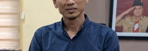 Foto: Kepala Desa Kiantar, Asmono