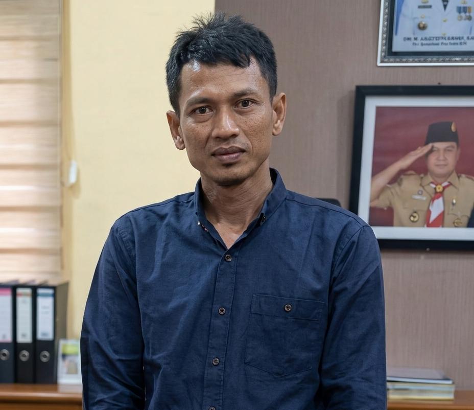 Foto: Kepala Desa Kiantar, Asmono