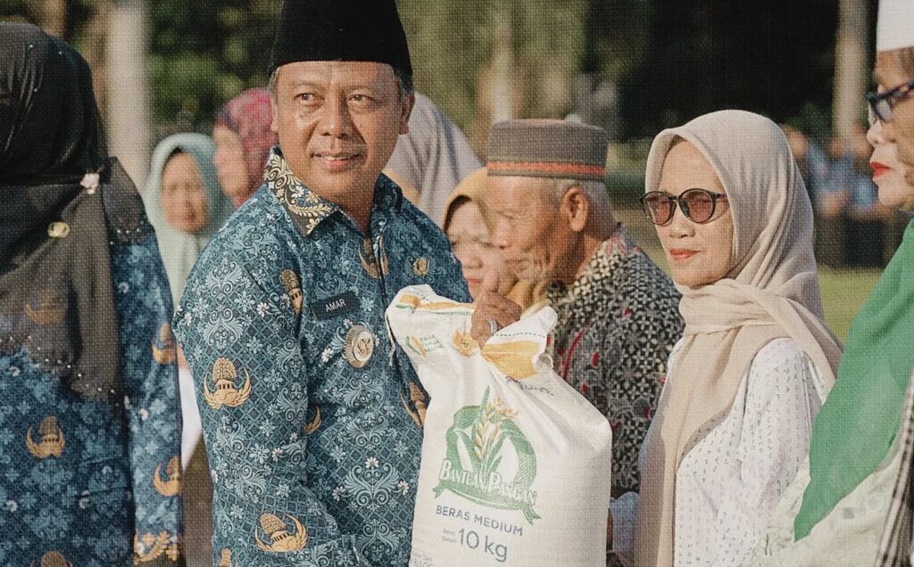 Foto: Penyerahan Bapan Pemerintah Secara Simbolis oleh Pemerintah.