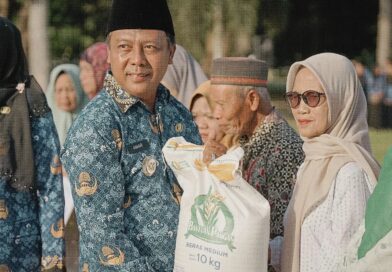 Foto: Penyerahan Bapan Pemerintah Secara Simbolis oleh Pemerintah.