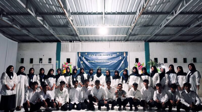 Foto: Kegiatan Halal Bihalal bersama elemen pemuda yang dilaksanakan di Lapangan Sepakbola Desaloka