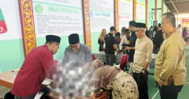Foto: Kegiata khitanan massal gratis di Bale Central kediaman Wakil Bupati KSB, Hj. Hanifah Musyafirin, S.Pt., M.Inov