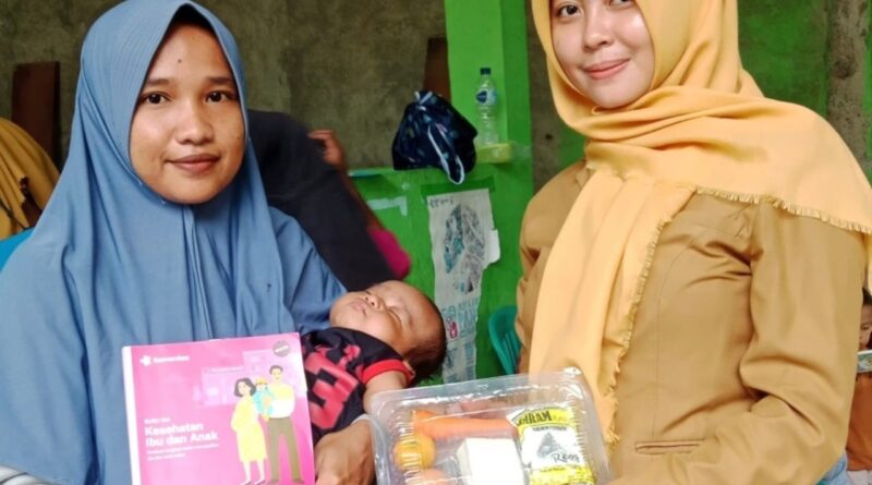 Foto: Penyerahan Bantuan Pangan Tambahan Posyandu Desa Desaloka.