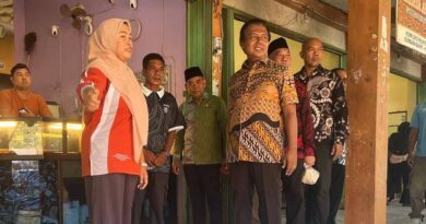 Foto: Sidak Bupati KSB bersama kepala OPD ke pasar Tana Mira Taliwang
