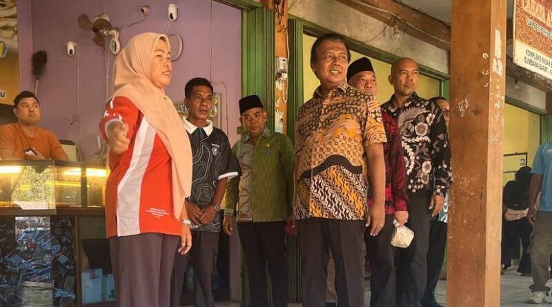 Foto: Sidak Bupati KSB bersama kepala OPD ke pasar Tana Mira Taliwang