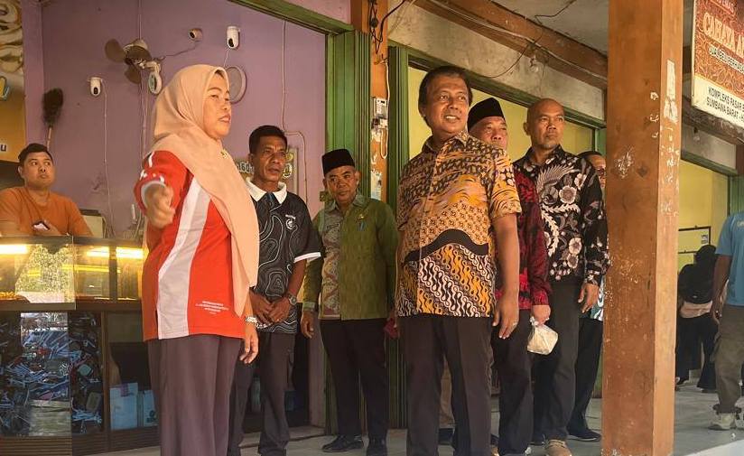 Foto: Sidak Bupati KSB bersama kepala OPD ke pasar Tana Mira Taliwang
