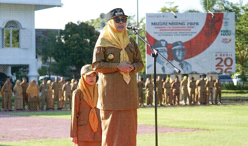 Foto: Wakil Bupati Sumbawa Barat, Hj. Hanipah, S.Pt., M.M.Inov, saat Meminpin Upacara