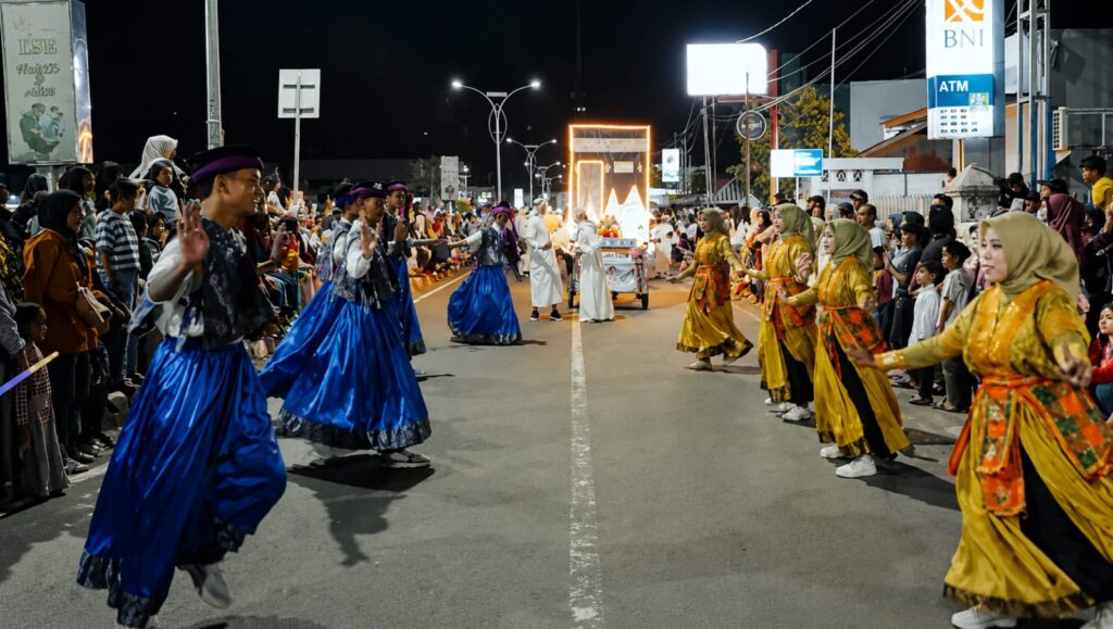 Foto: Penampilan Dishub KSB saat pawai takbir Idul Adha 1447 H (dok. Dishub KSB)