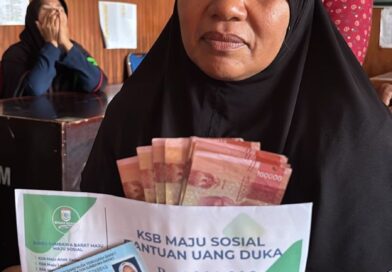 Foto: Penyaluran bantuan santunan duka, Dinsos KSB melalui Kartu Sumbawa Barat Maju.