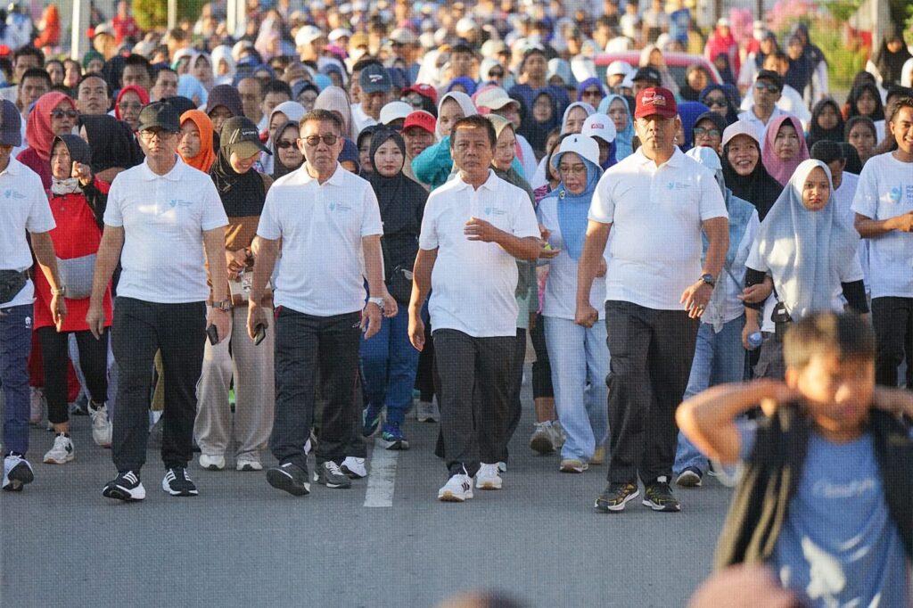 Foto: Jalan Sehat dan Senam Santai saat peringatan Hari Pendidikan Nasional (Hardiknas) 2026 di kompleks perkantoran KTC