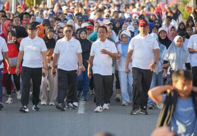 Foto: Jalan Sehat dan Senam Santai saat peringatan Hari Pendidikan Nasional (Hardiknas) 2026 di kompleks perkantoran KTC