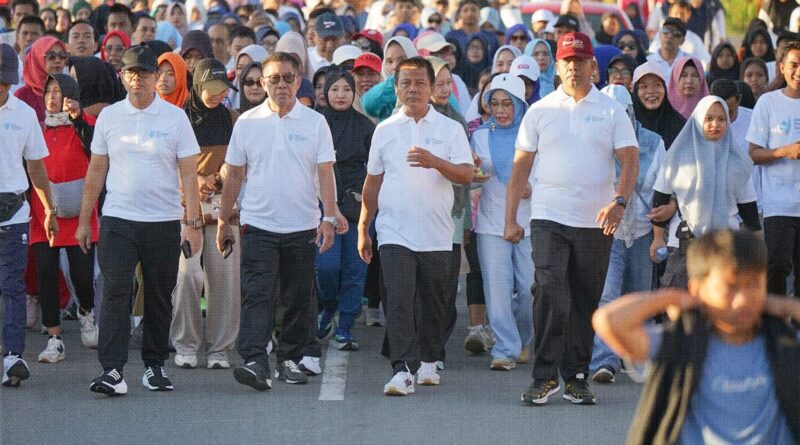 Foto: Jalan Sehat dan Senam Santai saat peringatan Hari Pendidikan Nasional (Hardiknas) 2026 di kompleks perkantoran KTC