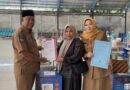Foto: Penyerahan Bantuan Mesin Jahid, Diskoperindag KSB.