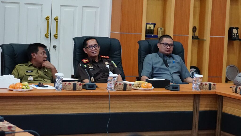 Foto: Rapat Koordinasi Pengendalian Inflasi sekaligus peluncuran Buku Panduan Pendidikan Anti Korupsi Tahun 2026 melalui zoom meeting.