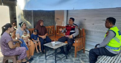 Foto: sosialisasi pencegahan Pekerja Migran Indonesia (PMI) ilegal kepada warga Desa Persiapan Seteluk Rea oleh Polsek Seteluk.