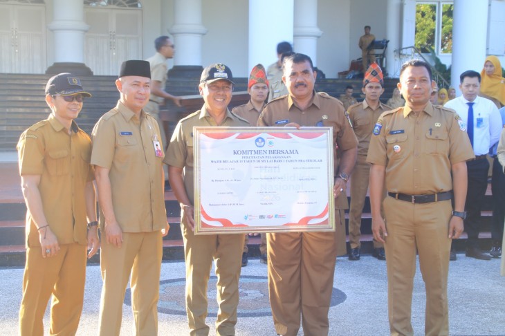 Foto: Komitmen Pemerintah KSB tentang Wajib Belajar 13 Tahun.