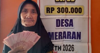 Foto: Salah satu penerima BLT Desa Meraran, Seteluk
