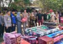Foto: Penyaluran bantuan korban kebakaran oleh Dinsos KSB (dok. Dinsos KSB)