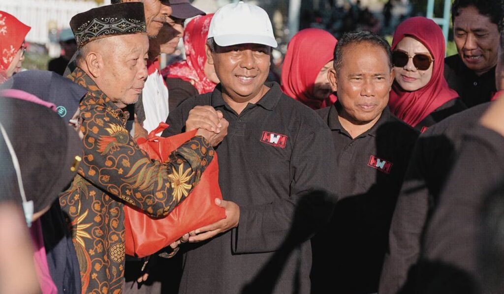 Foto: Baksos HWM Center di Alun-alun Taliwang (dok. Prokopim Sumbawa Barat)