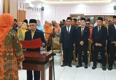 Foto: Wabup KSB, Hj. Hanipa melantik 11 Kepala Sekolah baru di KSB (dok. PPID Sumbawa Barat)
