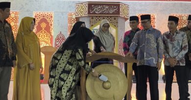 Foto: Wakil Bupati KSB, Hj. Hanipa membuka secara Resmi MTQ Tingkat Kecamatan Taliwang ke-XXII di Desa Batu Putih