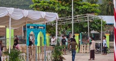 Foto: Gotong Royong Warga Desa Batu Putih Persiapan MTQ Taliwang ke-XXI.