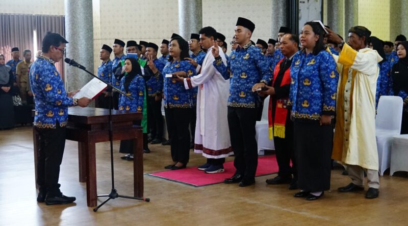 Foto: Prosesi pengambilan sumpah dan janji PNS Formasi 2025 di Lantai III Gedung Graha Praja. (dok. PPID Sumbawa Barat)