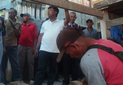 Foto: Bupati KSB, H. Amar Tinjau Langsung Bantuan Pembangunan Rumah di Seteluk.