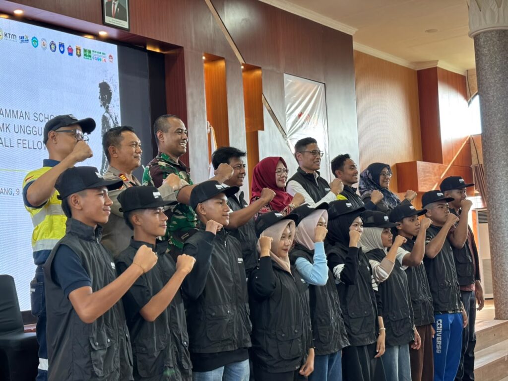 Foto: Pelepasan 34 siswa KSB penerima beasiswa AMMAN Scholars 2026 di Kantor Bupati.