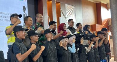 Foto: Pelepasan 34 siswa KSB penerima beasiswa AMMAN Scholars 2026 di Kantor Bupati.