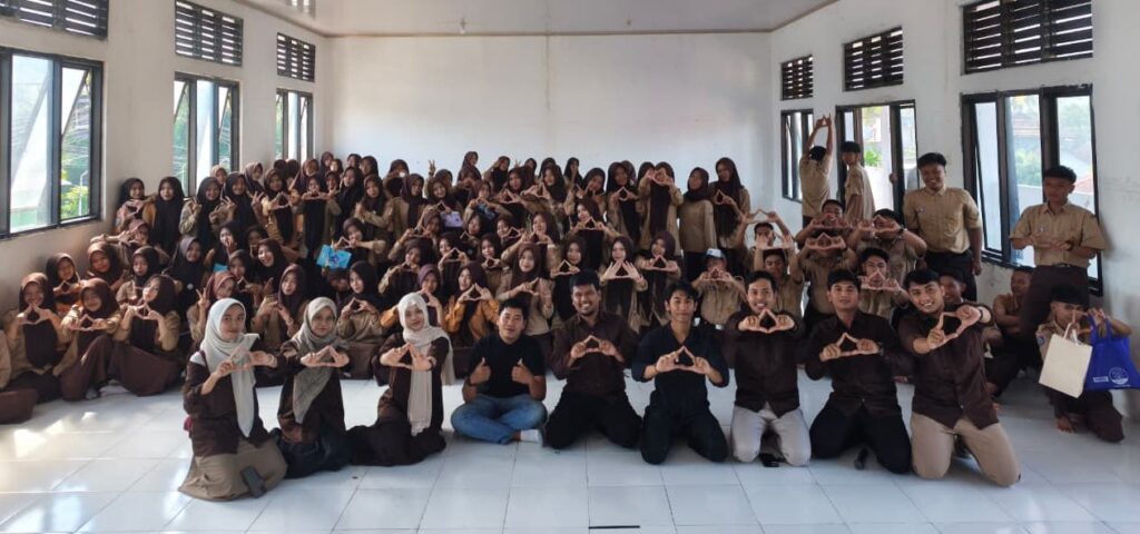 Foto: Sosialisasi Pengenalan Seni Kaligrafi di SMAN 2 Taliwang oleh AKSARA.