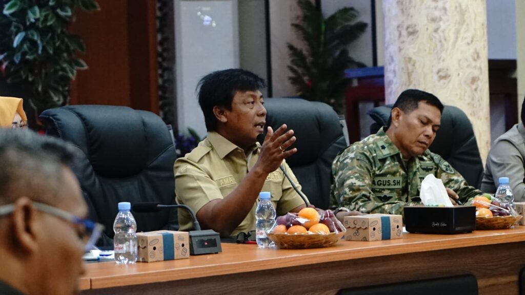 Foto: Bupati KSB, H. Amar Nurmansyah pimpin rapat persiapan Pilkades 2026 (dok. PPID Sumbawa Barat)