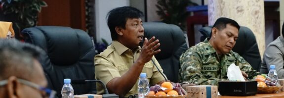Foto: Bupati KSB, H. Amar Nurmansyah pimpin rapat persiapan Pilkades 2026 (dok. PPID Sumbawa Barat)
