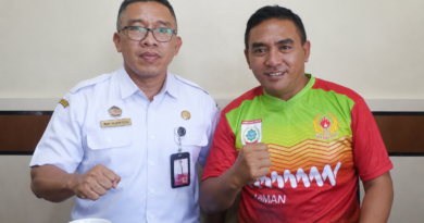 Foto: Ketua KONI KSB, Andi Laweng (kanan), Sekjen KONI KSB, Mars Anugerainsyah (kiri)