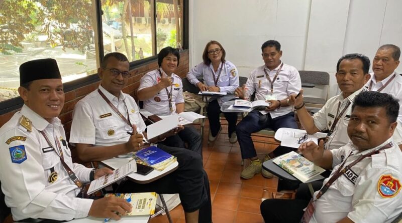 Foto: Kepala Desa Maluk, Baharuddin saat kegiatan Kades Masuk Kampus di UI